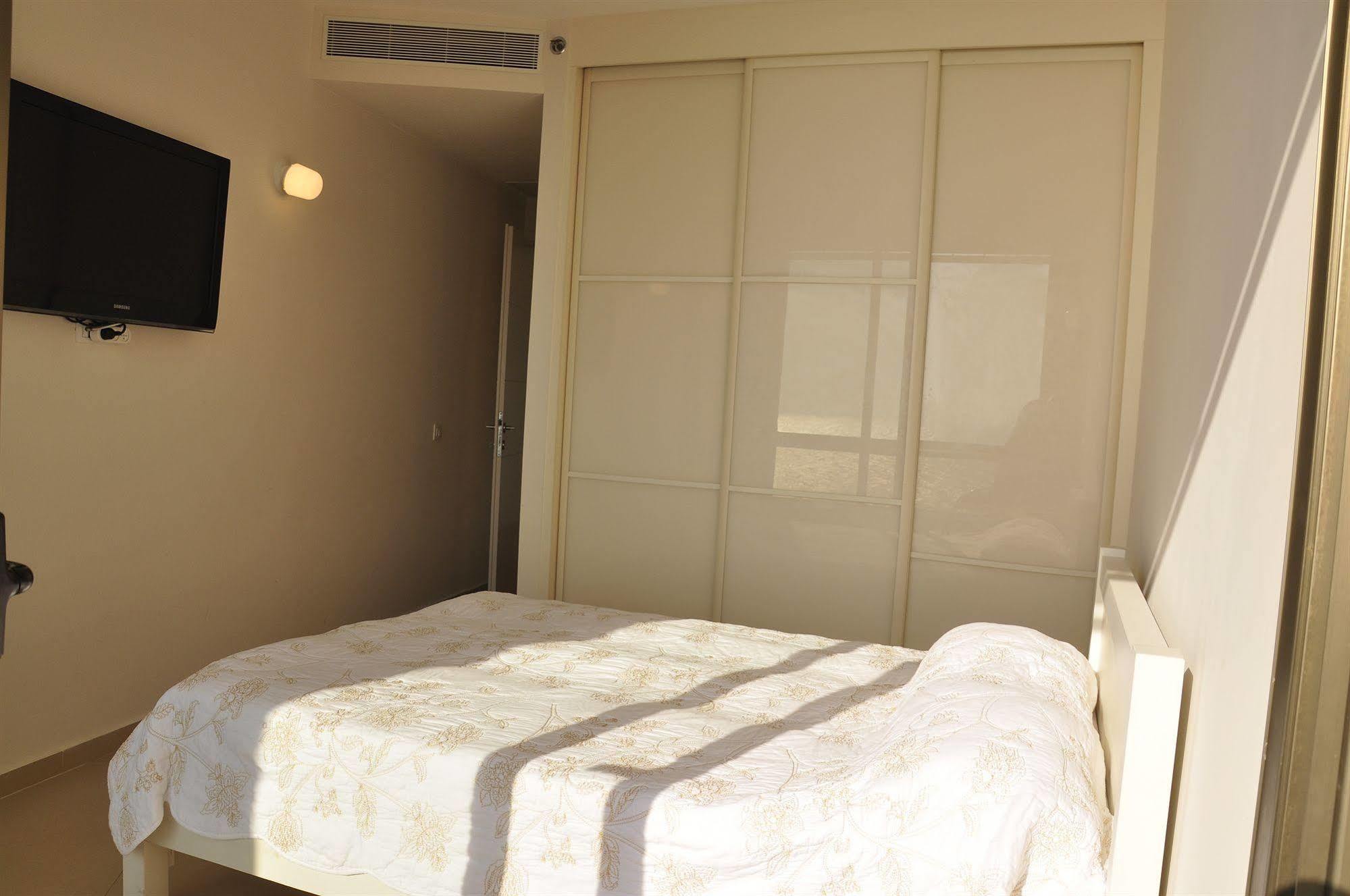 Hotel Blue Weiss Νετάνια Εξωτερικό φωτογραφία